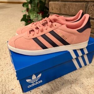 Adidas Gazelle Pink and Black Sneakers Ladies Size 10‎ NWT